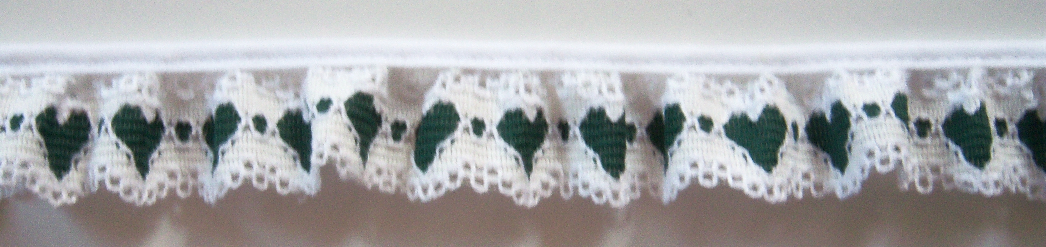 White/Hunter Hearts 1" Ruffled Lace