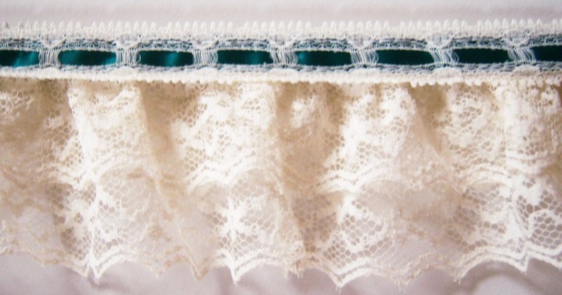 Hunter/Ivory 2" Double Ruffled Lace